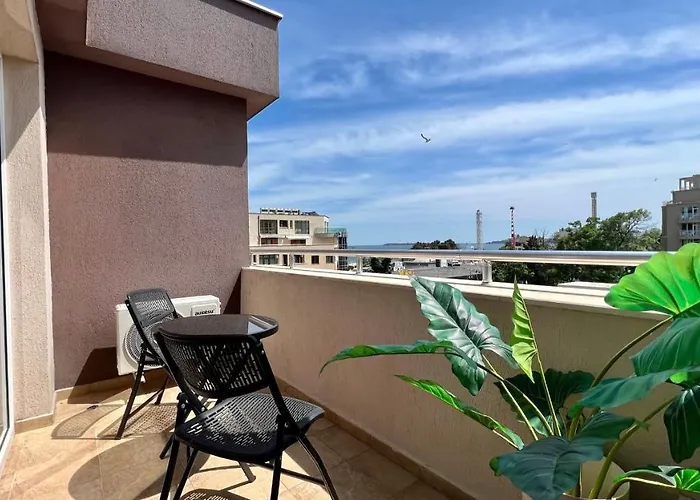 Bratanov Asteria Family Apartment