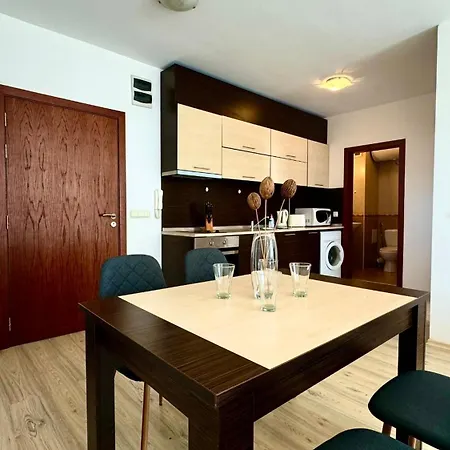 아파트 Bratanov Asteria Family 써니비치